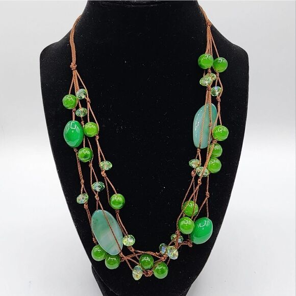 Green stone beaded necklace - Picture 1 of 4